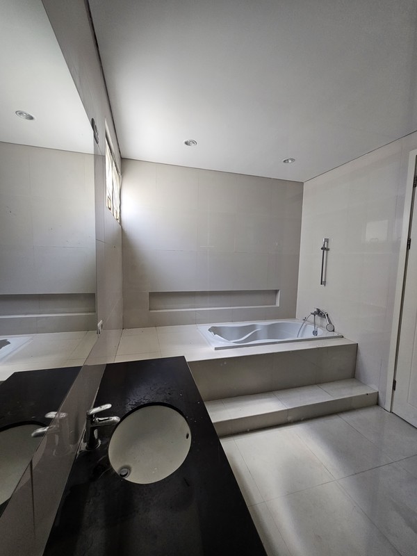 Dijual Rumah Citraland Somerset Surabaya Private Pool Full Furnished Hunian Modern Mewah Golf Area Dekat Palimanan Golf, Universitas Ciputra, Ciputra Hospital, Hokky Buah