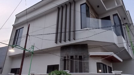 Dijual Rumah Mulyosari Tengah  - HOOK Baru Modern 2 Lantai Surabaya Timur dekat Kampus ITS, Pakuwon City , Galaxy Mall