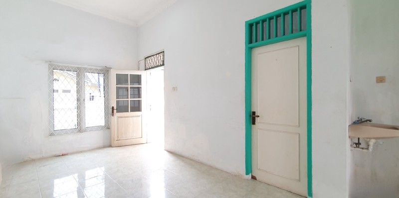 Rumah rapih, bersih, dan siap huni di Gading Griya Lestari, Kelapa Gading, luas 8x15m2.
