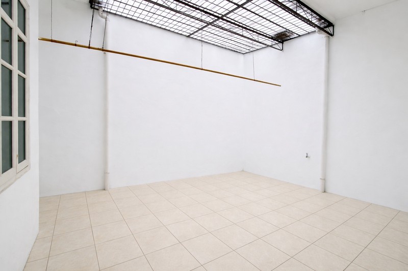 Rumah rapih, bersih, dan siap huni di Gading Griya Lestari, Kelapa Gading, luas 8x15m2.