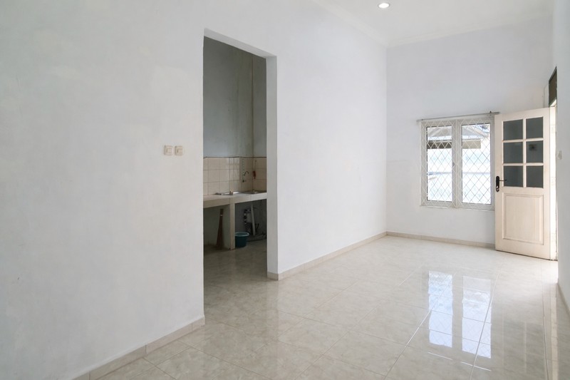 Rumah rapih, bersih, dan siap huni di Gading Griya Lestari, Kelapa Gading, luas 8x15m2.