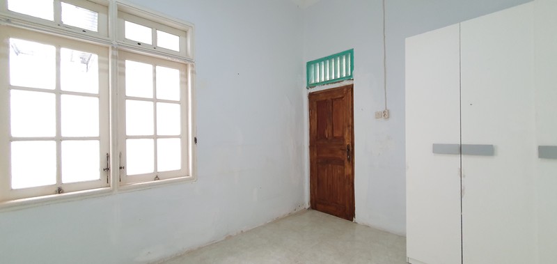 Rumah rapih, bersih, dan siap huni di Gading Griya Lestari, Kelapa Gading, luas 8x15m2.