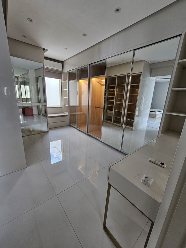 Disewakan Rumah Citraland Somerset Surabaya Private Pool Full Furnished Hunian Modern Mewah Golf Area Dekat Palimanan Golf, Universitas Ciputra, Ciputra Hospital, Hokky Buah