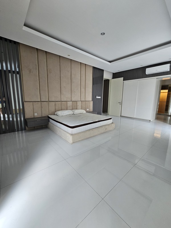 Disewakan Rumah Citraland Somerset Surabaya Private Pool Full Furnished Hunian Modern Mewah Golf Area Dekat Palimanan Golf, Universitas Ciputra, Ciputra Hospital, Hokky Buah