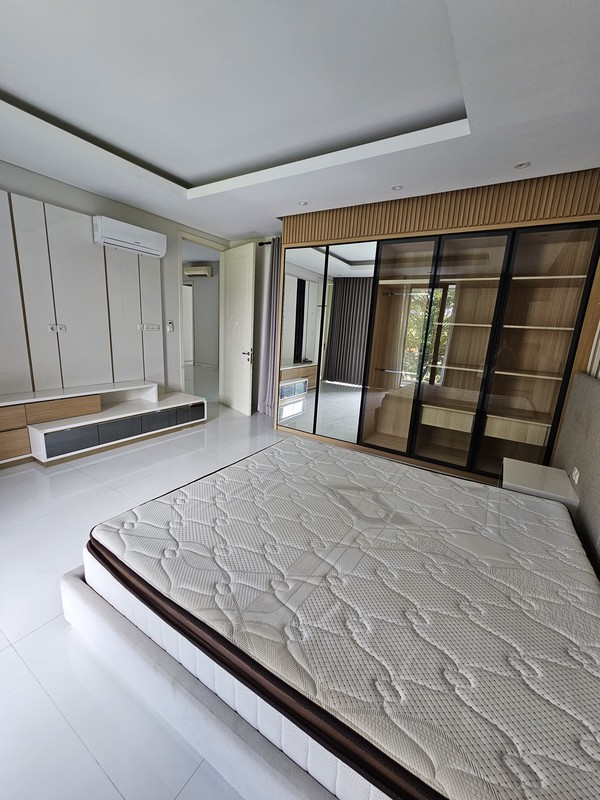 Disewakan Rumah Citraland Somerset Surabaya Private Pool Full Furnished Hunian Modern Mewah Golf Area Dekat Palimanan Golf, Universitas Ciputra, Ciputra Hospital, Hokky Buah