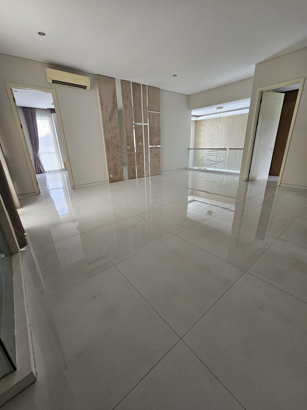 Disewakan Rumah Citraland Somerset Surabaya Private Pool Full Furnished Hunian Modern Mewah Golf Area Dekat Palimanan Golf, Universitas Ciputra, Ciputra Hospital, Hokky Buah