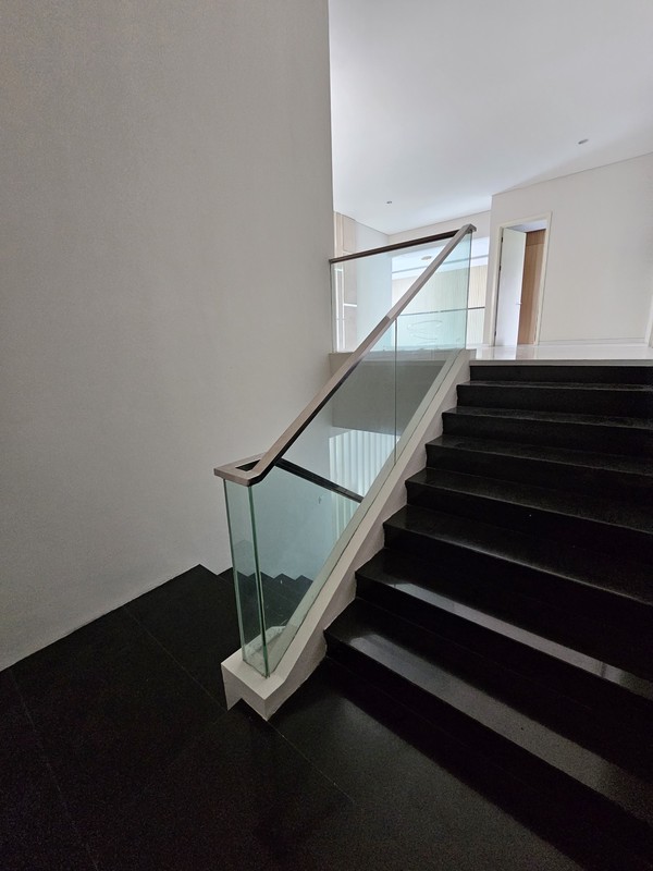 Disewakan Rumah Citraland Somerset Surabaya Private Pool Full Furnished Hunian Modern Mewah Golf Area Dekat Palimanan Golf, Universitas Ciputra, Ciputra Hospital, Hokky Buah