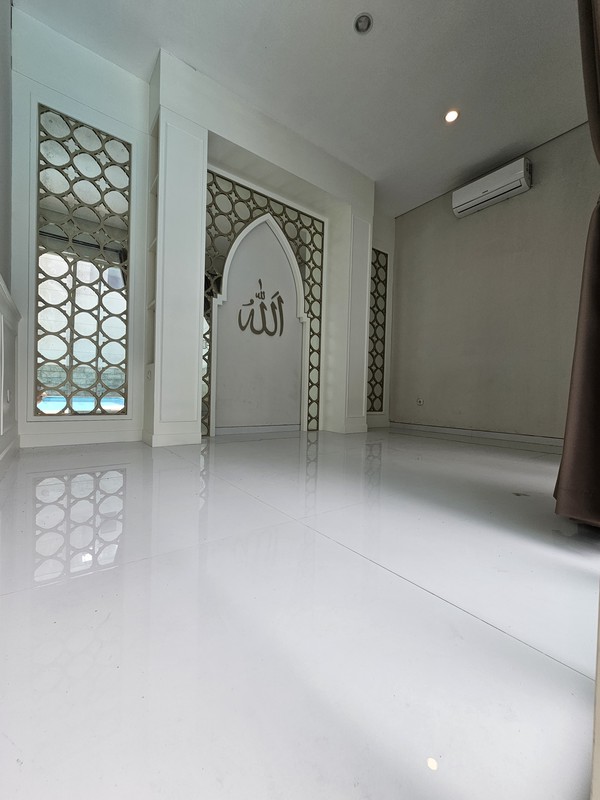 Disewakan Rumah Citraland Somerset Surabaya Private Pool Full Furnished Hunian Modern Mewah Golf Area Dekat Palimanan Golf, Universitas Ciputra, Ciputra Hospital, Hokky Buah