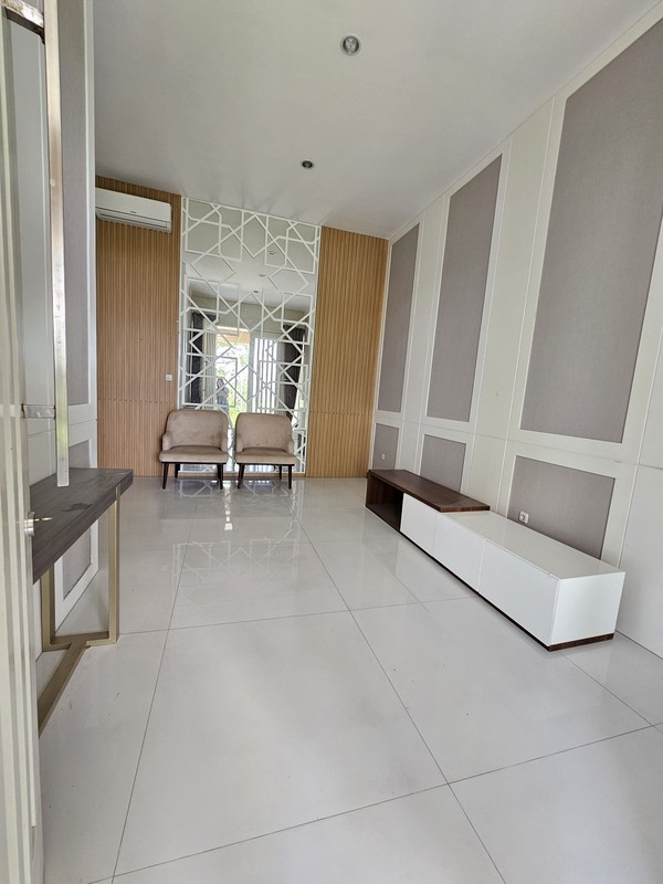 Disewakan Rumah Citraland Somerset Surabaya Private Pool Full Furnished Hunian Modern Mewah Golf Area Dekat Palimanan Golf, Universitas Ciputra, Ciputra Hospital, Hokky Buah