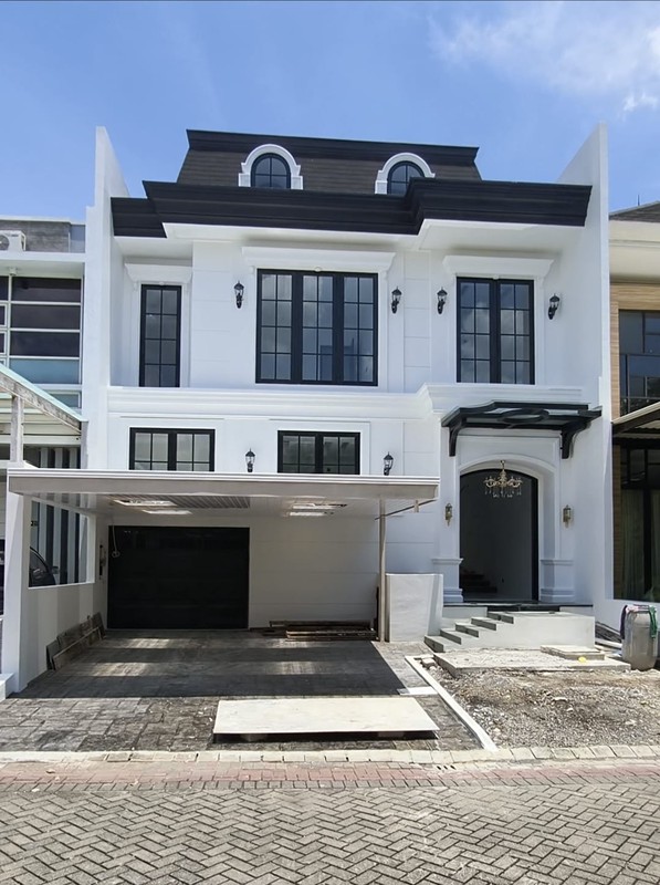 Jual Rumah Cantik 3.5 Lantai Pakuwon Indah The Mansion Granada Surabaya Barat