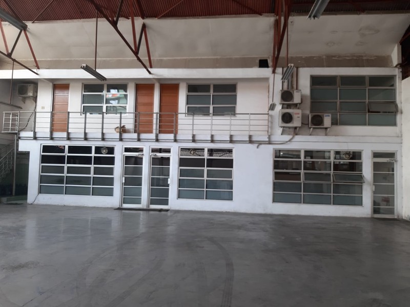 Dijual Gedung ex Showoom 