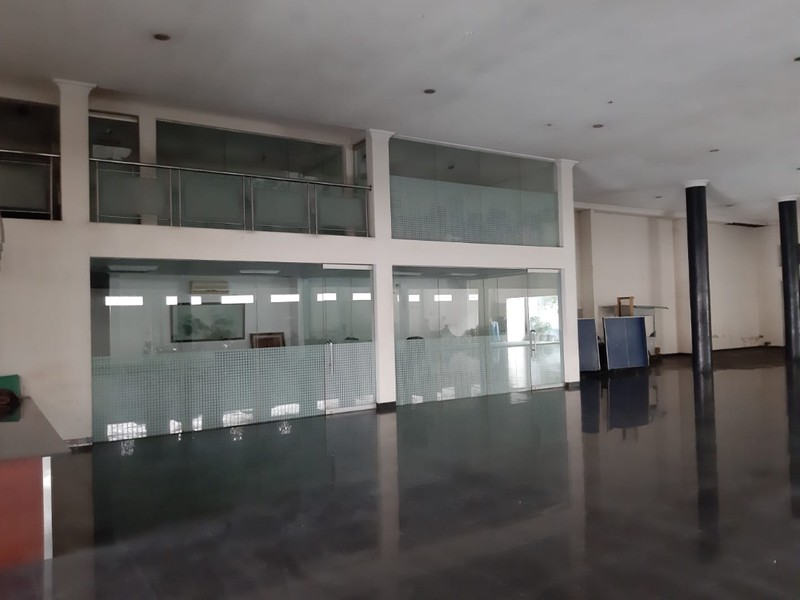 Dijual Gedung ex Showoom 