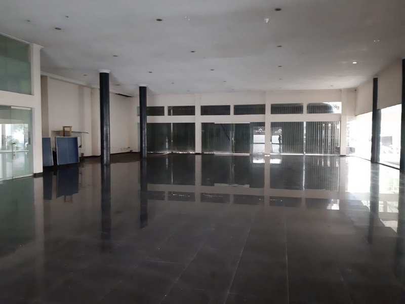 Dijual Gedung ex Showoom 