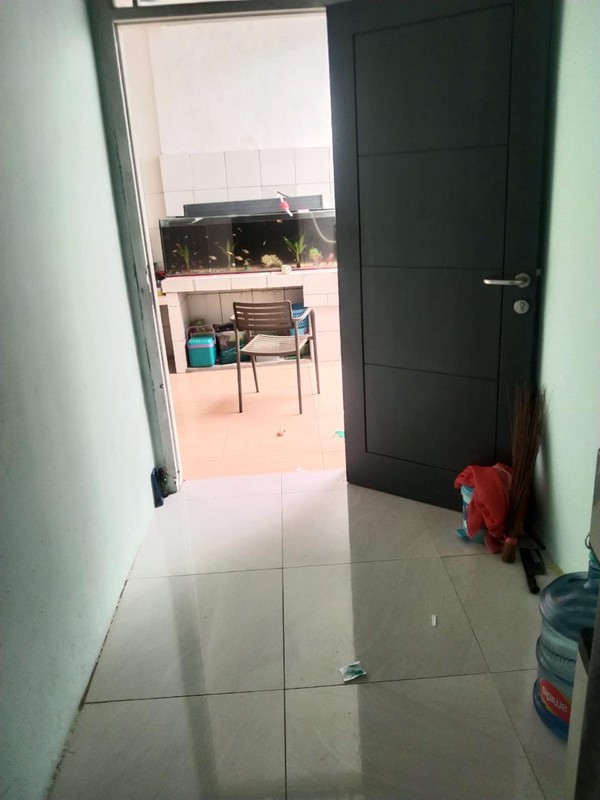 Dijual Rumah Kos Daerah Perum Karawaci Tangerang Depan Jalan Siap Pakai SHM