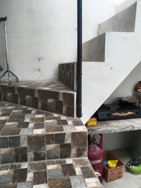 Dijual Rumah Kos Daerah Perum Karawaci Tangerang Depan Jalan Siap Pakai SHM