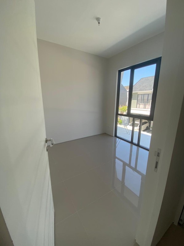 Jual Rumah 2 Lantai Royal Residence Serenade Surabaya Barat