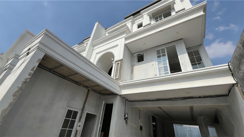 Rumah Baru Design American Classic + Lift + Mini Pool di Tebet Timur Jaksel