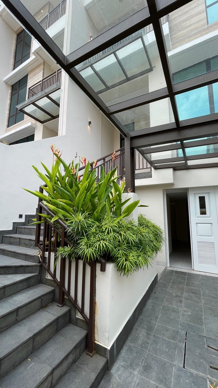 DIJUAL TOWNHOUSE MEWAH 4 LANTAI-PONDOK INDAH, JAKARTA SELATAN
