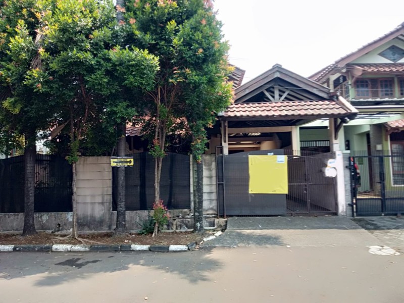 Rumah siap huni dalam perumahan di Bintaro