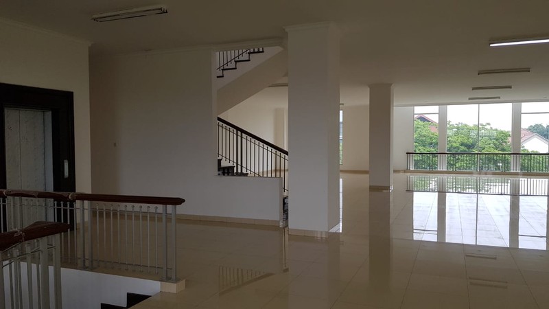 Dijual Gedung Raya Jemursari - Surabaya - Baru Modern 3 Lantai PLUS LIFT , CCTV, Lampu - STRATEGIS Lokasi 
