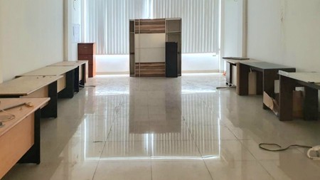 Ruko Empat Lantai di Gading Kirana Barat, Kelapa Gading. Rapih, bagus, siap pakai