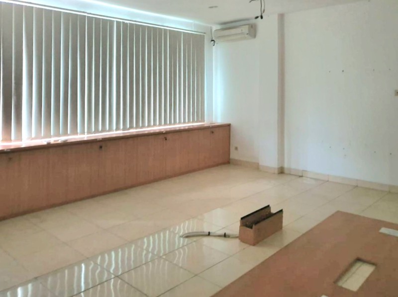 Ruko Empat Lantai di Gading Kirana Barat, Kelapa Gading. Rapih, bagus, siap pakai