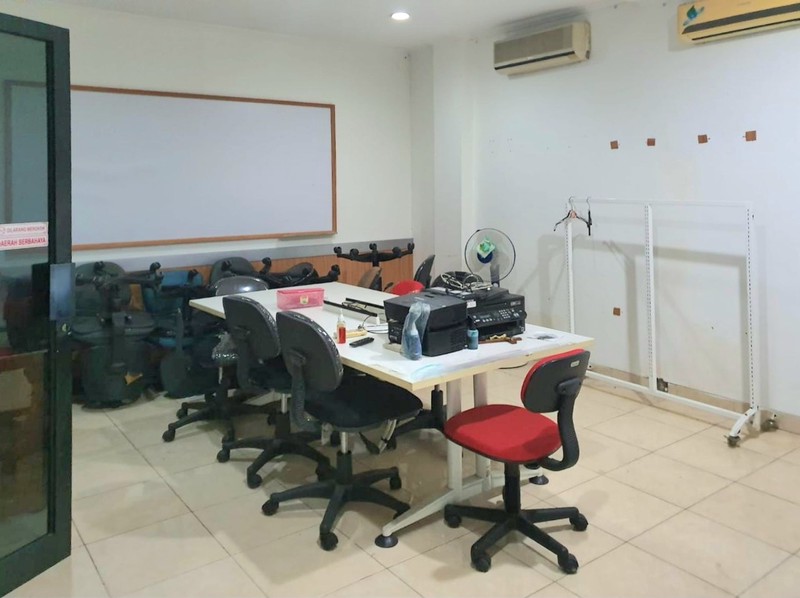 Ruko Empat Lantai di Gading Kirana Barat, Kelapa Gading. Rapih, bagus, siap pakai