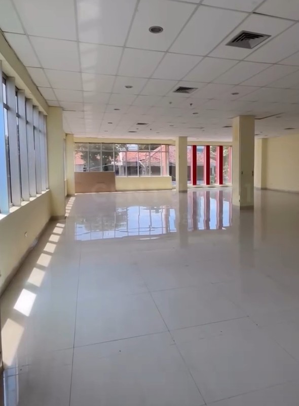 Gedung baru, 5 lantai di Cikini