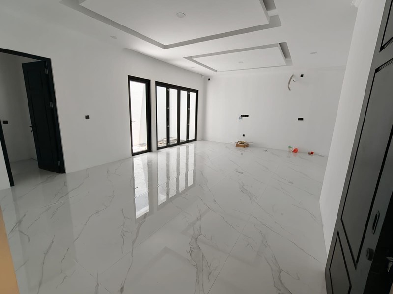 Jual Rumah Cantik 3.5 Lantai Pakuwon Indah The Mansion Granada Surabaya Barat