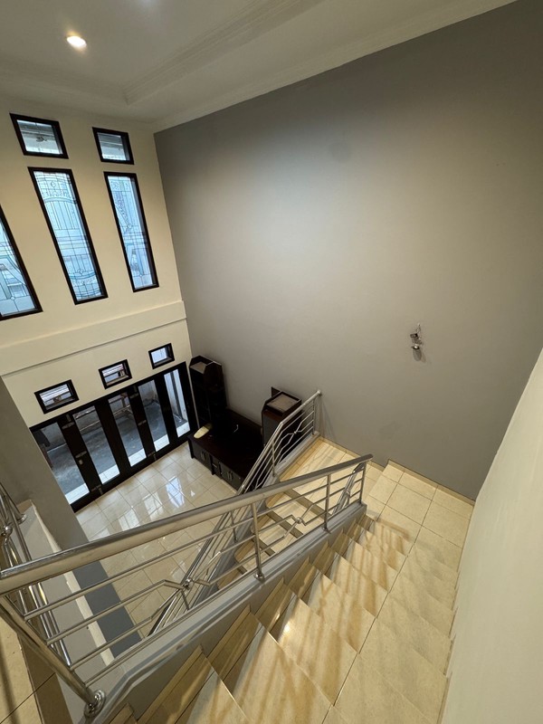 Rumah Siap Huni Baru Renovasi di Taman Holis Indah