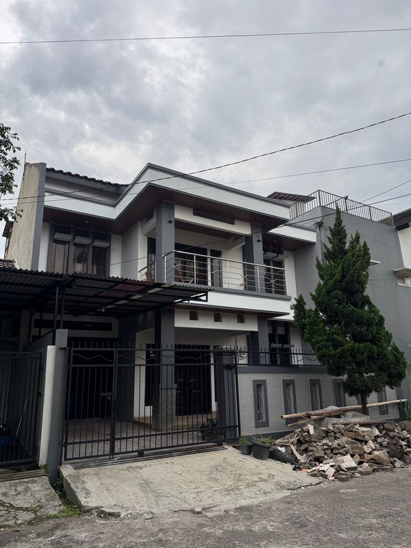 Rumah Siap Huni Baru Renovasi di Taman Holis Indah