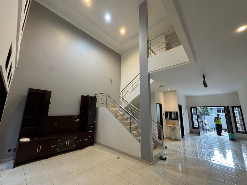 Rumah Siap Huni Baru Renovasi di Taman Holis Indah