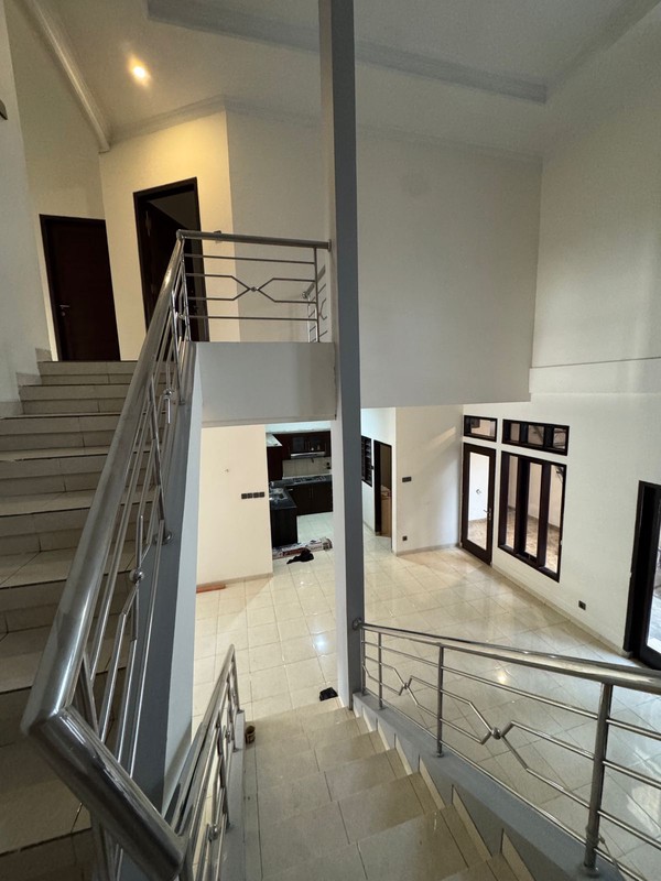 Rumah Siap Huni Baru Renovasi di Taman Holis Indah