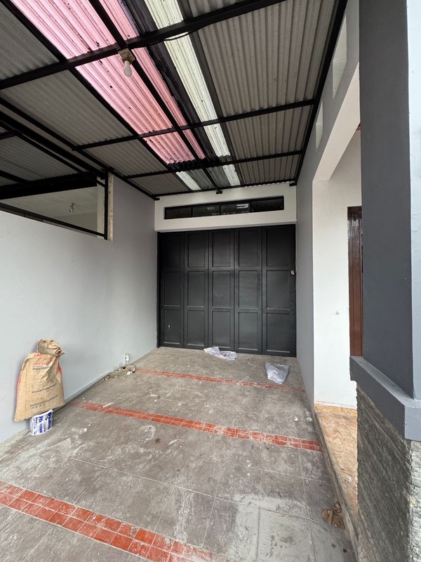 Rumah Siap Huni Baru Renovasi di Taman Holis Indah