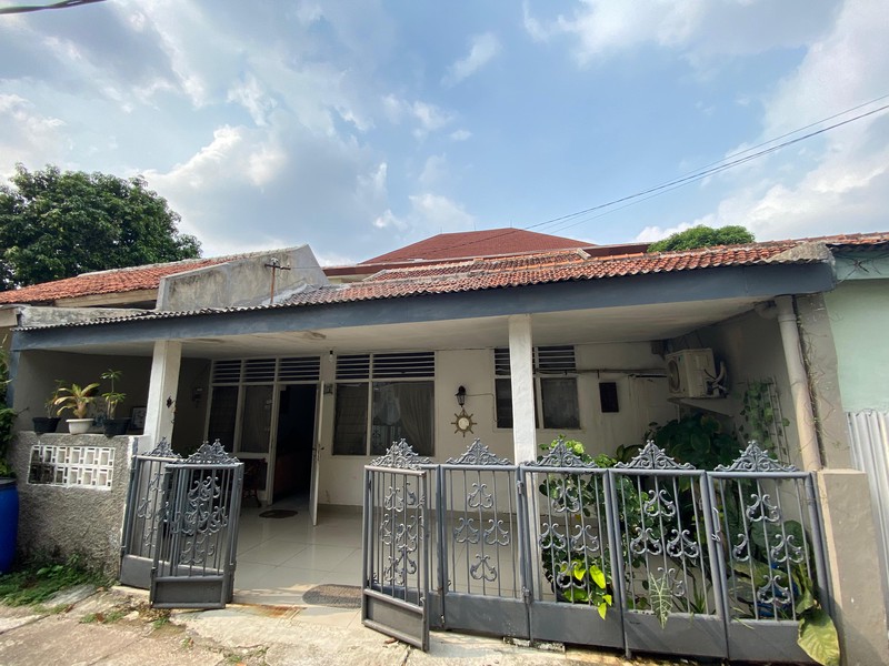 Harga Turun! Rumah Siap Huni di Lokasi Premium di Jakarta Selatan| 2 Lantai, SHM