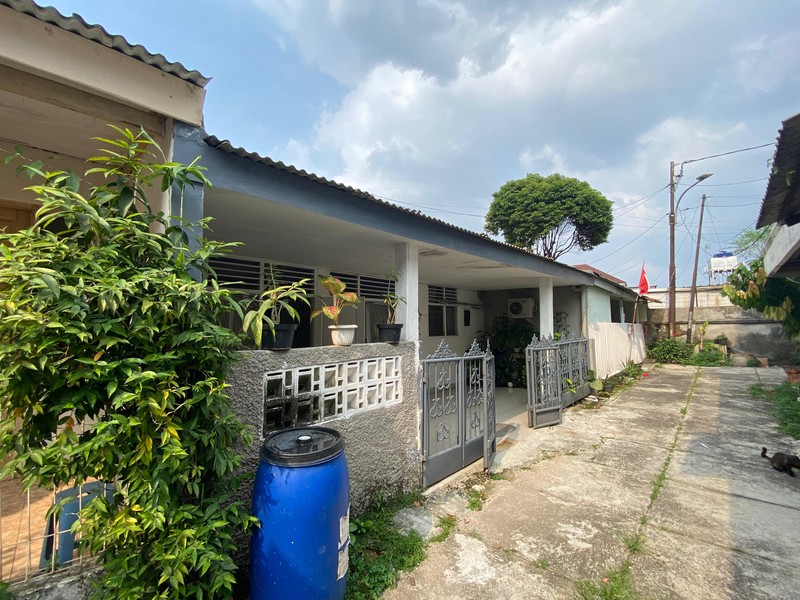 Harga Turun! Rumah Siap Huni di Lokasi Premium di Jakarta Selatan| 2 Lantai, SHM