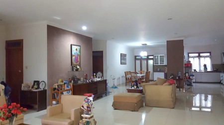 Dijual Cepat! Rumah Luas 1 Lantai di Jakarta Selatan - 6+1 KT, SHM | Lokasi Terbaik