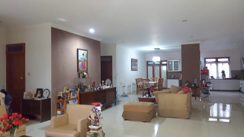 Dijual Cepat! Rumah Luas 1 Lantai di Jakarta Selatan - 6+1 KT, SHM | Lokasi Terbaik