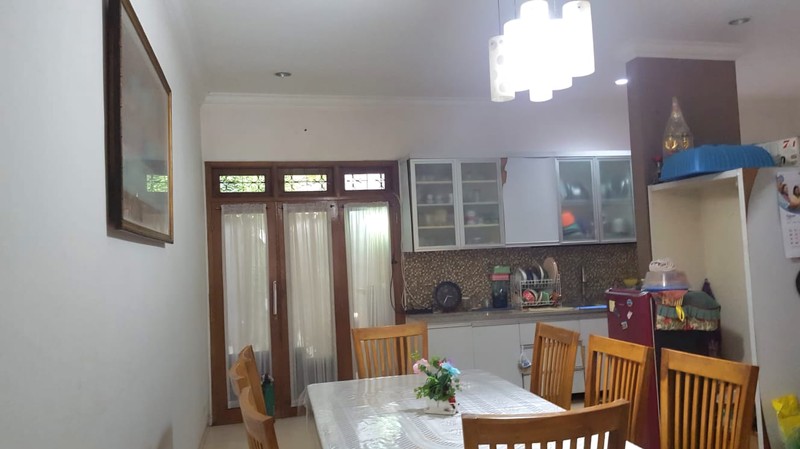 Dijual Cepat! Rumah Luas 1 Lantai di Jakarta Selatan - 6+1 KT, SHM | Lokasi Terbaik