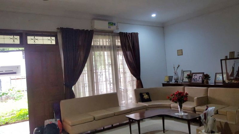 Dijual Cepat! Rumah Luas 1 Lantai di Jakarta Selatan - 6+1 KT, SHM | Lokasi Terbaik