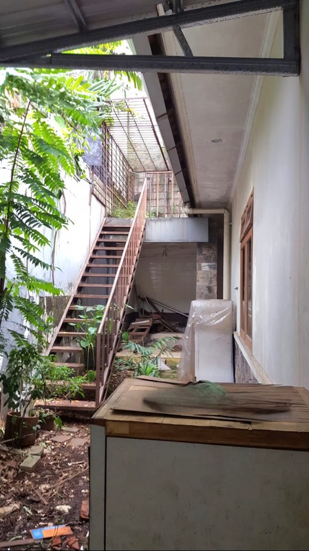 Dijual Cepat! Rumah Luas 1 Lantai di Jakarta Selatan - 6+1 KT, SHM | Lokasi Terbaik