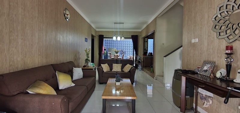 Dijual Rumah 2 Lantai di Graha Raya Bintaro - 5 KT, SHM | Harga Nego