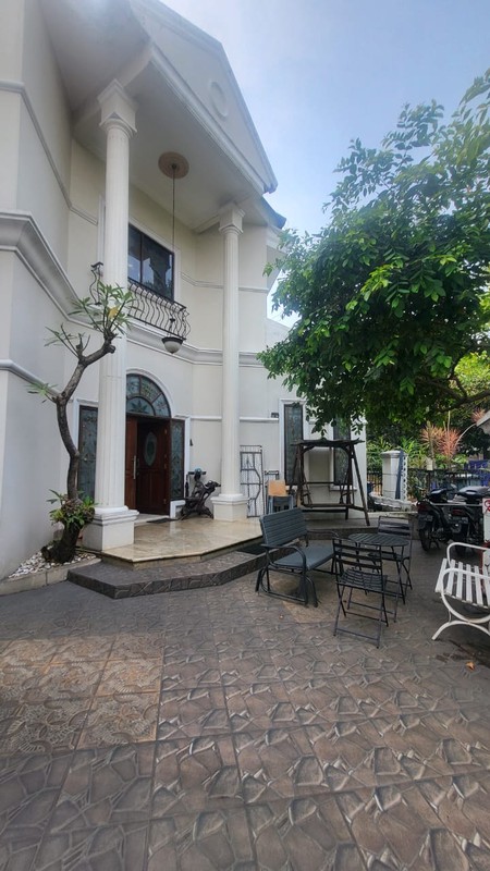 Dijual Rumah 2 Lantai di BSD - 5+2 KT, Semi Furnished | SHM, Lokasi Strategis