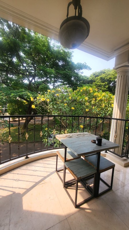 Dijual Rumah 2 Lantai di BSD - 5+2 KT, Semi Furnished | SHM, Lokasi Strategis