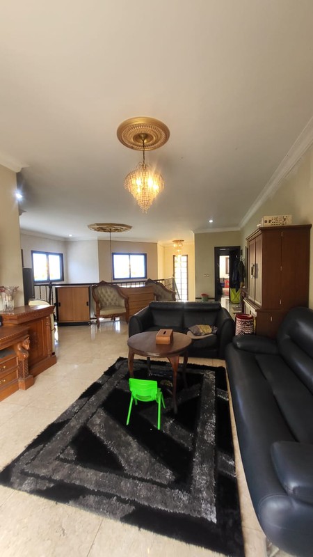 Dijual Rumah 2 Lantai di BSD - 5+2 KT, Semi Furnished | SHM, Lokasi Strategis