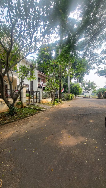 Dijual Rumah 2 Lantai di BSD - 5+2 KT, Semi Furnished | SHM, Lokasi Strategis