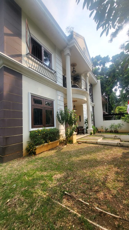 Dijual Rumah 2 Lantai di BSD - 5+2 KT, Semi Furnished | SHM, Lokasi Strategis