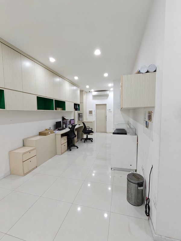 Dijual  Ruko 4 Lantai di Komplek Roxy Mas, Jakarta Pusat