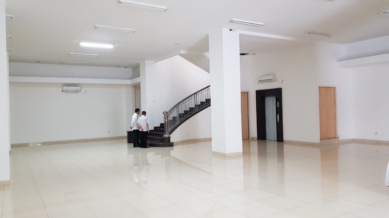 Dijual 800 m2 Gedung Raya Jemursari Surabaya Timur - Gedung Baru Gress 3 Lantai Hadap Nol Jalan Raya Bonus Unit Lift ,Unit Ac, Lampu, Parkiran Mobil Luas Komersial Area cocok buat segala Usaha, Bank, 