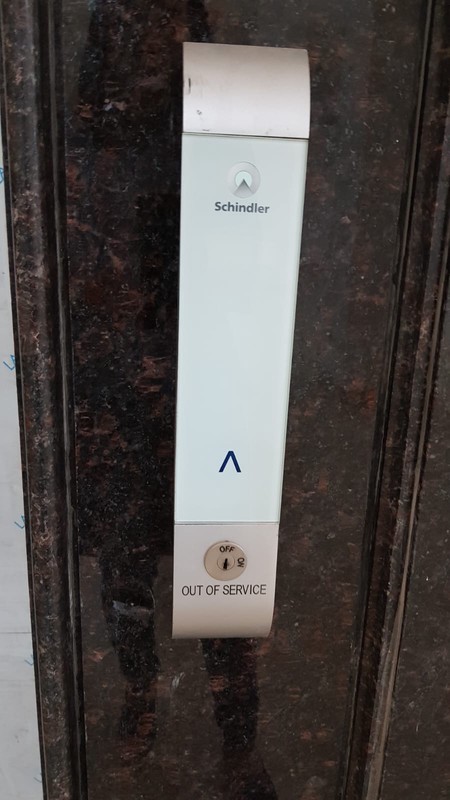 Dijual 800 m2 Gedung Raya Jemursari Surabaya Timur - Gedung Baru Gress 3 Lantai Hadap Nol Jalan Raya Bonus Unit Lift ,Unit Ac, Lampu, Parkiran Mobil Luas Komersial Area cocok buat segala Usaha, Bank, 